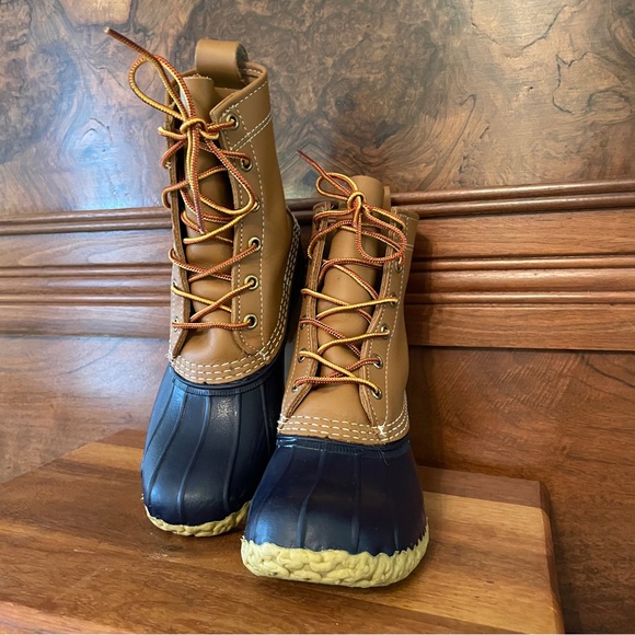 LL Bean Women’s Waterproof Bean Boots Duck Boot Size 6M Tan Leather & Navy Blue - Picture 7 of 17